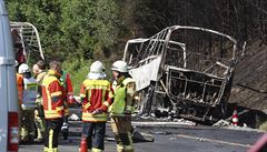 V Bavorsku boural zjezdov autobus. Nehoda si vydala 18 mrtvch a 30 zrannch