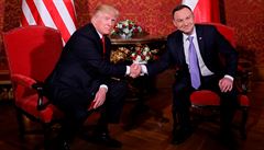 Andrzej Duda vítá Donalda Trumpa ve Varav.