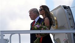 Trump a jeho ena Melania se naposledy louí ve Varav a pelétají do Hamburgu...