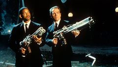 Snímek Muži v černém (1997). Will Smith a Tommy Lee Jones jsou postrachem všech... | na serveru Lidovky.cz | aktuální zprávy