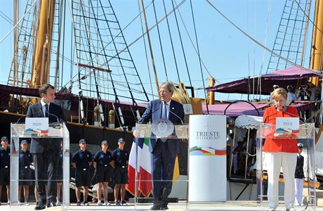 Francouzský prezident Macron, italský premiér Gentiloni a nmecká kancléka...