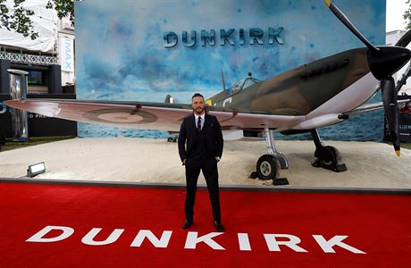 Tom Hardy na premiée filmu Dunkerk.