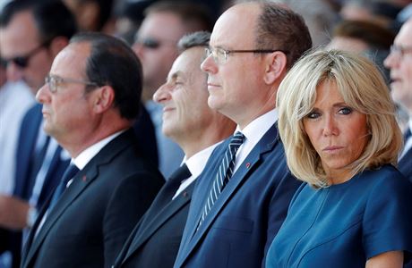Brigitte Macron (vpravo), manelka francouzskho prezidenta.