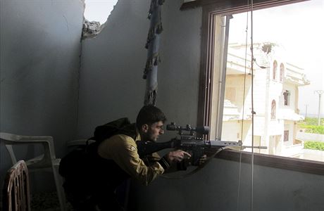 Syrský opoziní sniper