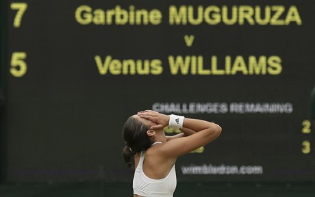 Wimbledon 2017: Španělská tenistka Garbiňe Muguruzaová slaví titul ve dvouhře.