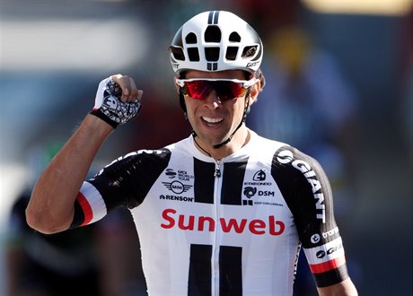 Michael Matthews slaví vítzství ve 14. etap Tour de France 2017.