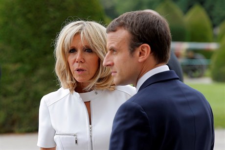 Francouzský prezident Emmanuel Macron s manelkou Brigitte.