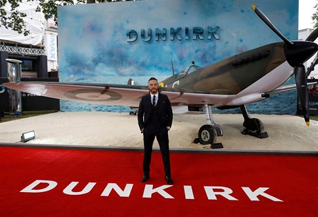 Tom Hardy na premiée filmu Dunkerk.