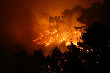 Ohe poblí vesnice Mravince v blízkosti Splitu.