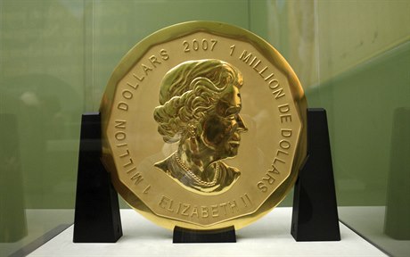 Stokilová zlatá mince, která zmizela z numismatického muzea v Berlín.