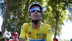 Fabio Aru ve lutém dresu na Tour de France 2017.
