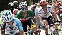 Alberto Contador za Fabiem Aruem zatím na Tour de France 2017 trpl.