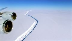 Od Antarktidy se odlomila gigantick kra o rozloze steckho kraje