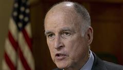 Kalifornský guvernér Jerry Brown ve středu oznámil plán, který by mohl napomoci...