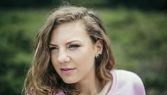 Loni na podzim kone�n� poslala do sv�ta svou debutovou desku a vzáp�tí odjela...