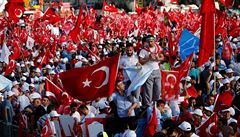 Turci slaví první výroí od nezdaeného pue.