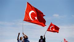 Tisce lid si v Turecku pochodem pipomnly prvn vro nespnho pue