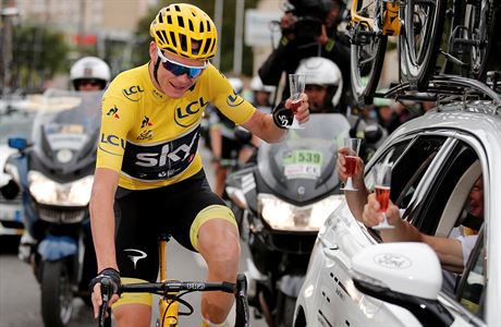 Tour de France 2017: Chris Froome slaví tvrté celkové vítzství na Staré...