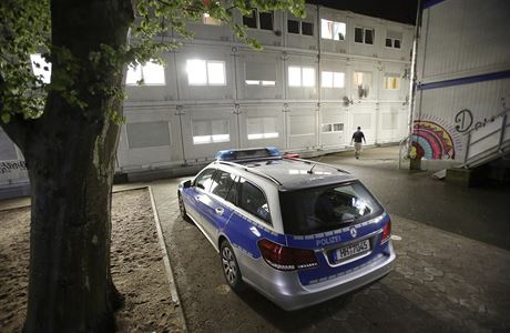 Po ptenm toku noem v Hamburku prohledala policie v noci na sobotu ubytovnu...