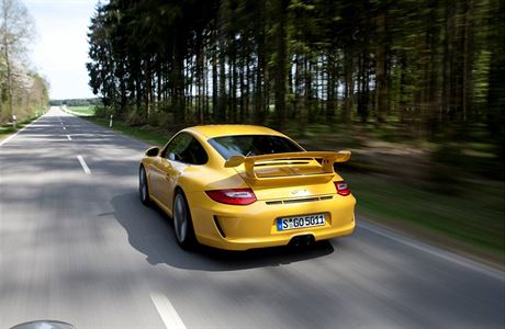 Vrazn zadn spojler a dal prvky nejsou u Porsche 911 GT3 jen pro ozdobu a...