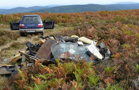 Ani Brdm se nevyhnuly strasti vednch dn. Odloen odpad z autoservisu na...