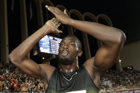 Usain Bolt slaví vítzství v Moanku na Diamantové lize.