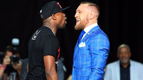 Zleva: Floyd Mayweather a Conor McGregor.