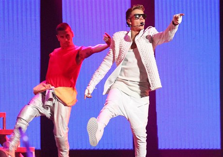 Justin Bieber během koncertu v Pekingu.