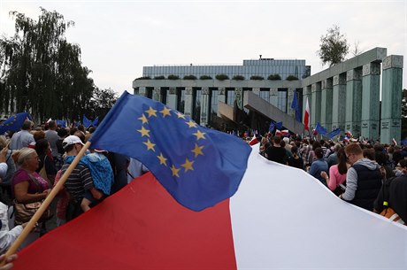 Situace v Polsku je ji delí dobu trnem v oku ostatním lenským zemím EU,...