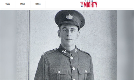 Britský voják Bill Lacey, který po dobytí Dunkerku Nmci v roce 1940 peil na...