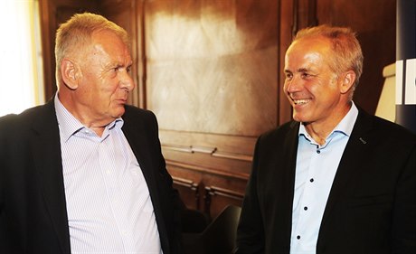 Bývalý éf kody Auto Vratislav Kulhánek (vlevo )a miliardá a developer Pavel...