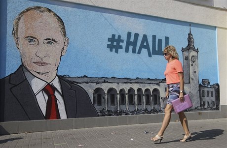 #Náš. Graffiti s Vladimirem Putinem v krymském Simferopolu.