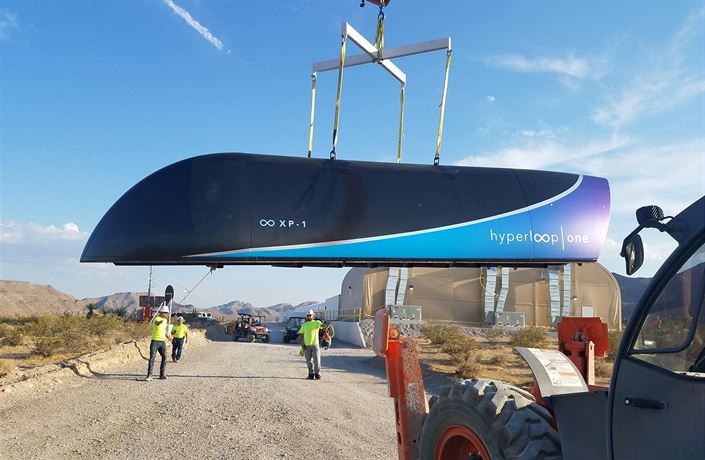 Kapsle spole�nosti Hyperloop One testovaná v sou�asnosti na západním pob�e�í USA.