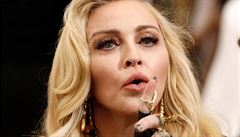 Madonně v Londýně přerušili vystoupení, překročila noční hodinu