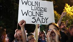 Svobodní lidé, svobodné soudy, hlásal jeden z transparent polských...