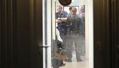 Po pátením útoku noem v Hamburku prohledala policie v noci na sobotu ubytovnu...