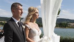 Svatba se konala pod �irým nebem.