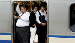 Pracujte z domova, žádá Tokio lidi. Do olympiády musí snížit počet pasažérů metra
