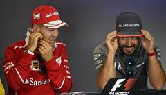 Sebastian Vettel a Fernando Alonso na tiskové konferenci