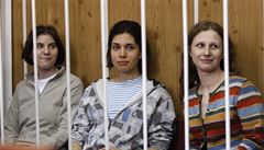 Putin: Soud měl Pussy Riot potrestat už za skupinový sex v muzeu