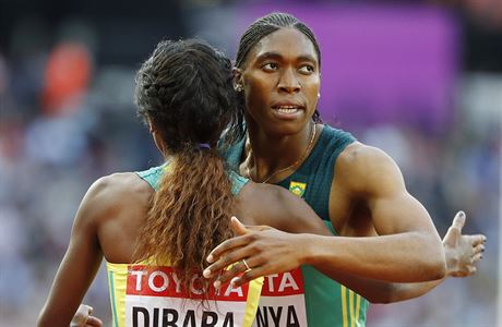 Caster Semenyaov se objm s Genzebe Dibabaovou.