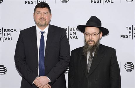 Obrácený Csanád Szegedi (vlevo) a rabín Báruch Oberlander.