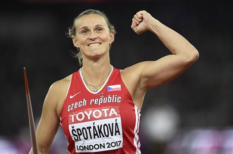 Barbora potáková se raduje z triumfu na MS v Londýn.