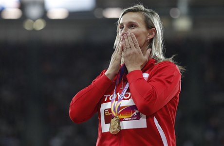 Barbora potáková se zlatou medailí.