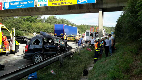 Váná dopravní nehoda v úterý ráno uzavela dálnici D1.