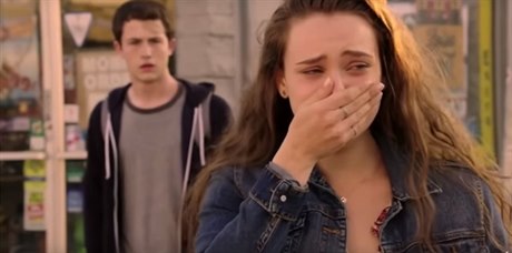 Pedstavitelka Hanny Bakerové Katherine Langford v seriálu 13 dvod pro.