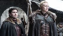 Sedm ada serilu Hra o trny: pano Podrick Payne (Daniel Portman) a Brienne...