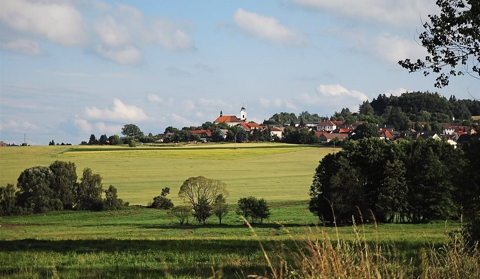 Plánice s kostelem sv. Bla�eje, na jeho� p�estavb� se podle n�kterých pramen�...