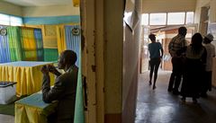 Dal�í dva prezident�tí kandidáti si st�ovali, �e nemohli plakáty umís�ovat na...