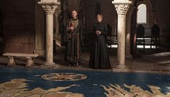Sedmá ada seriálu Hra o trny: královna Cersei (Lenna Headyová) a banké Tycho...